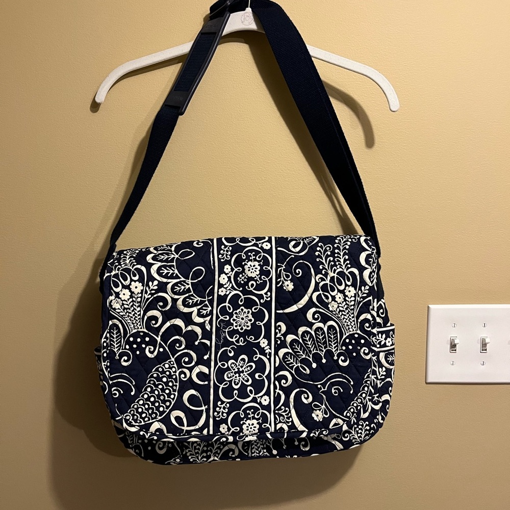 Vera Bradley Navy and White paisley print single strap bag